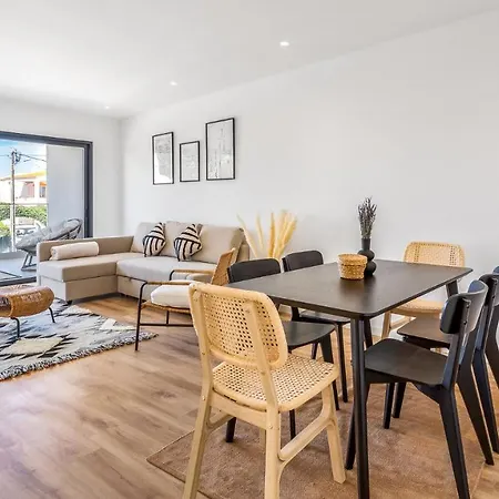 Apartament Dream W/pool & Balcony By Lovelystay *