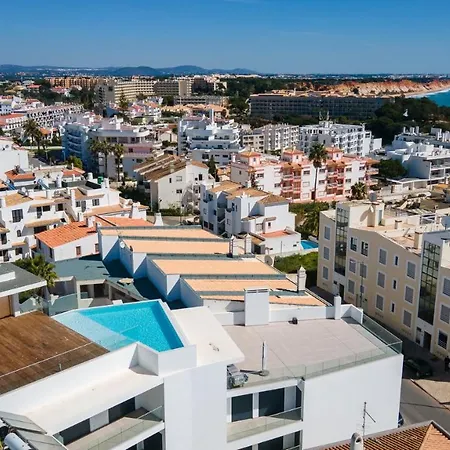 Apartament Dream W/pool & Balcony By Lovelystay