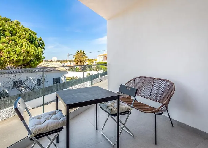 Appartamento Dream W/pool & Balcony By Lovelystay